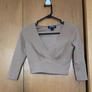 Cropped v neck half sleeve top